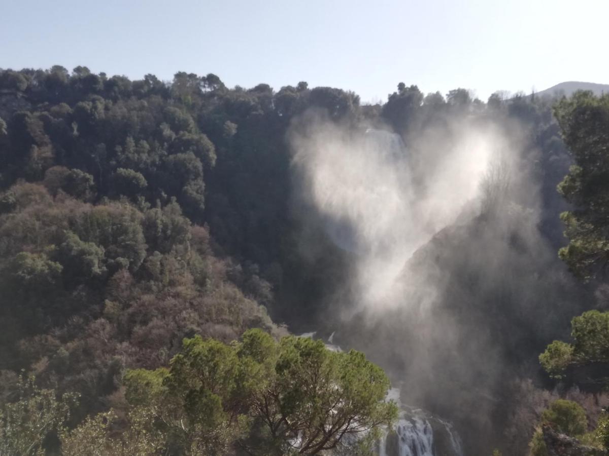 Vacanze Da Tiffany - Marmore Falls Terni Exterior foto